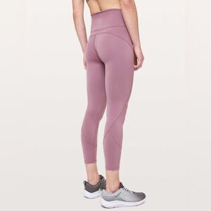 Lululemon In Movement Tight 25" *Everlux
Figue size 2 (XS) $98 msrp yoga running